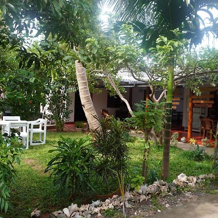 נילבלי Vibushan Guest House מראה חיצוני תמונה