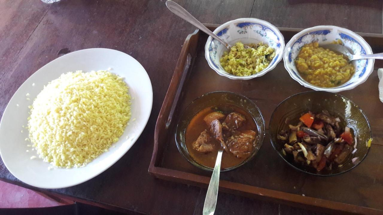 נילבלי Vibushan Guest House מראה חיצוני תמונה